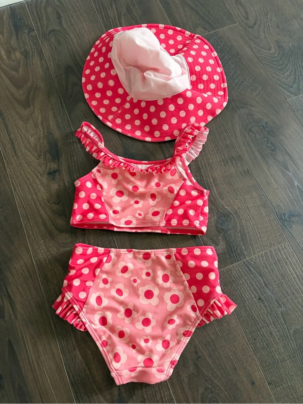 Disney store Minnie Mouse Pink Polka Dot Girls' Swim Set with Sun Hat